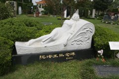 和记娱乐碑雕名人堂 | 阮玲玉纪念碑的石雕艺术