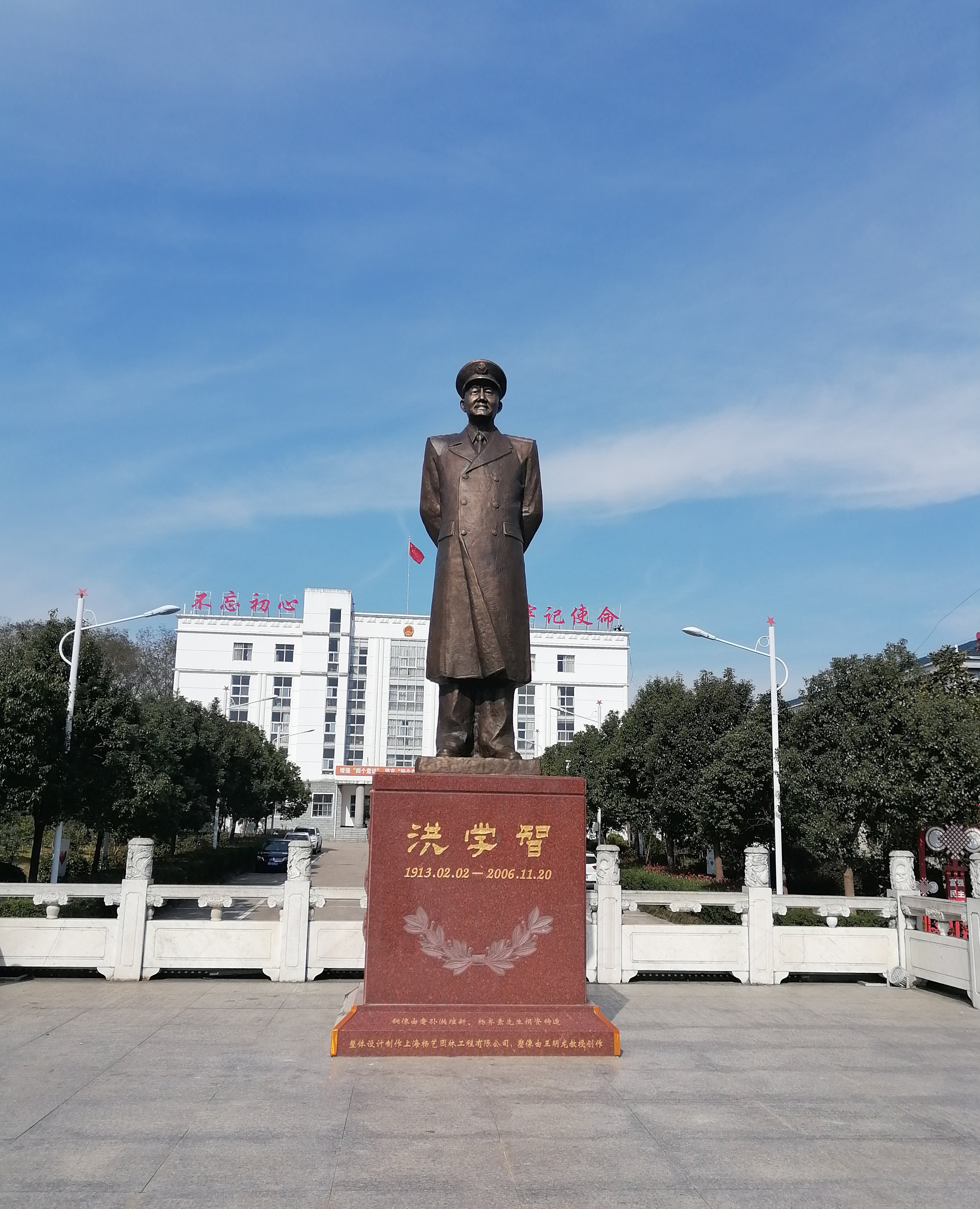 墓园铜韵，不朽的人文影象